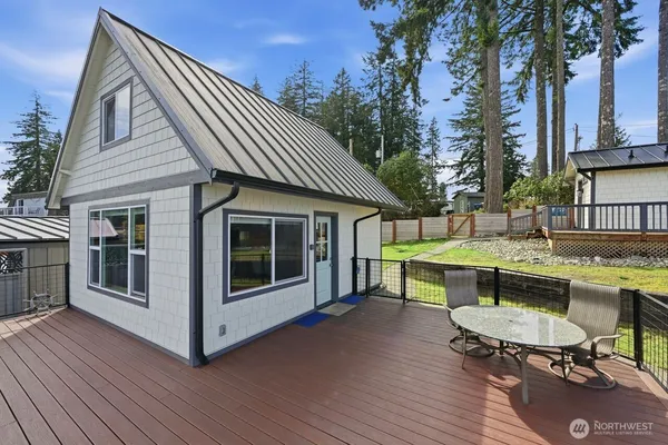 $699,950 | 270 Grapeview Point Road, Allyn, WA 98524