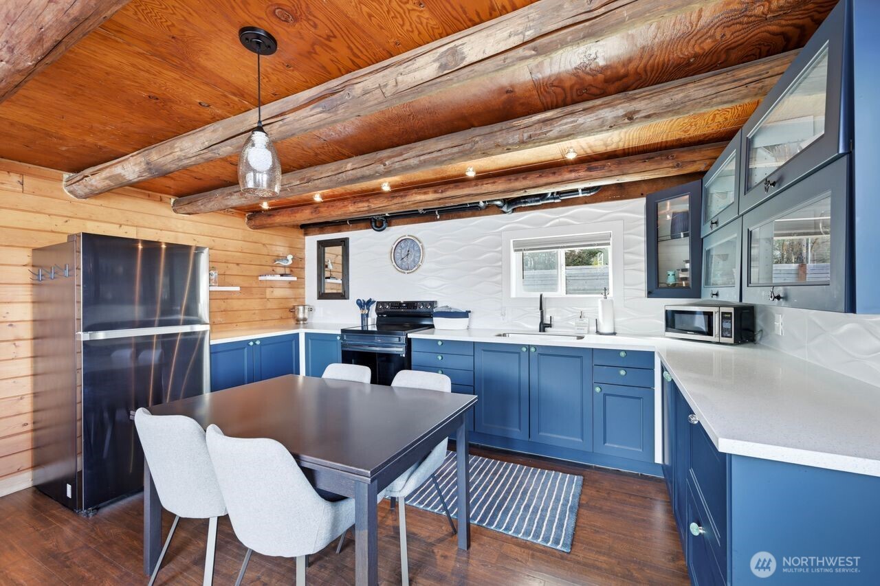 270 Grapeview Point Road Allyn, WA 98524 - Photo 9 of 40