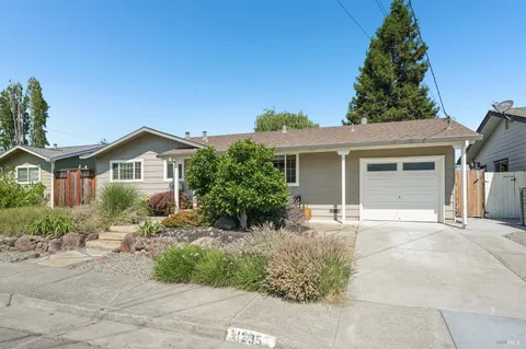 $689,000 | 1295 Marian Way, Petaluma, CA 94954
