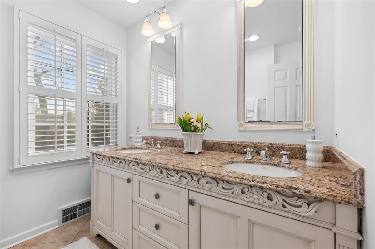 2836 Blackhawk Road Wilmette, IL 60091 - Photo 47 of 73