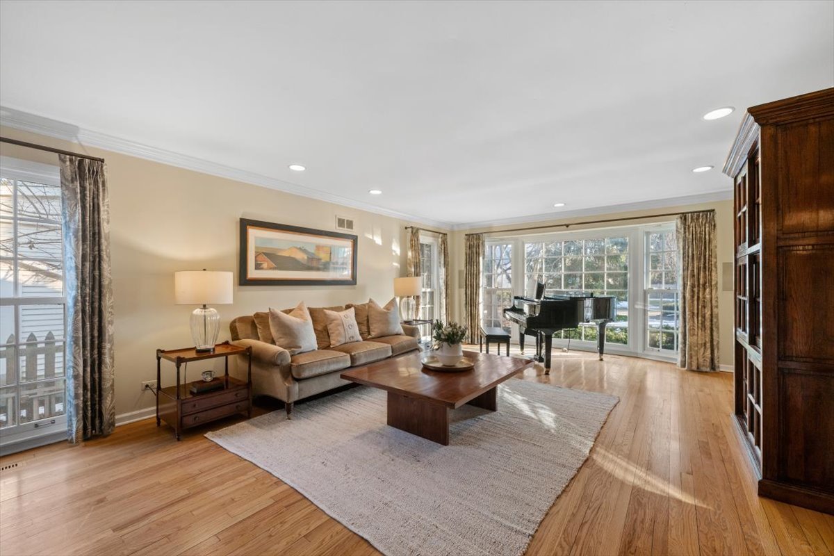 2836 Blackhawk Road Wilmette, IL 60091 - Photo 5 of 73