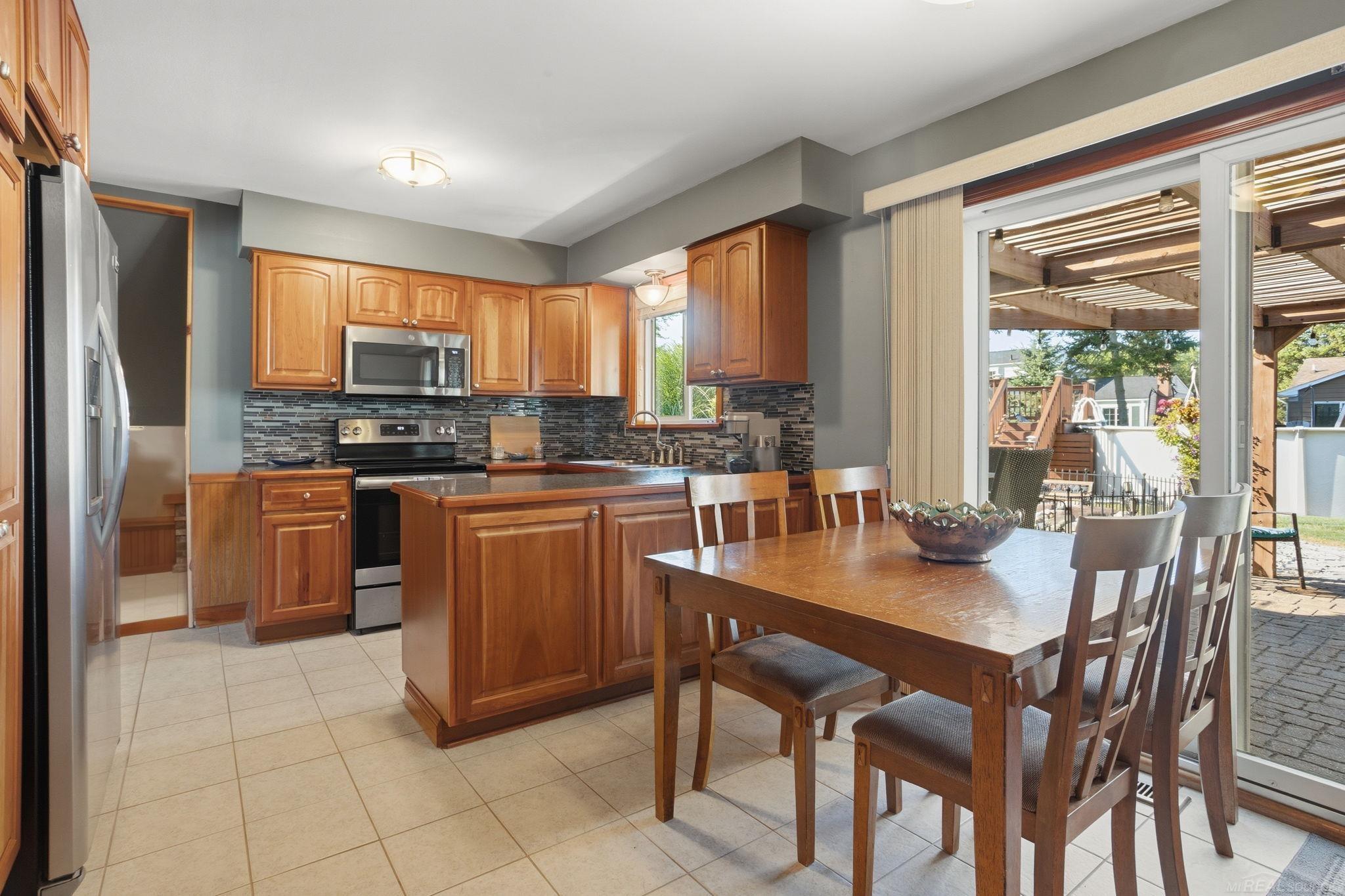 34710 Devonshire Road New Baltimore, MI 48047 - Photo 9 of 30 50217636-37c863ef-f232-4260-a99c-7c6e2b694d98.JPG