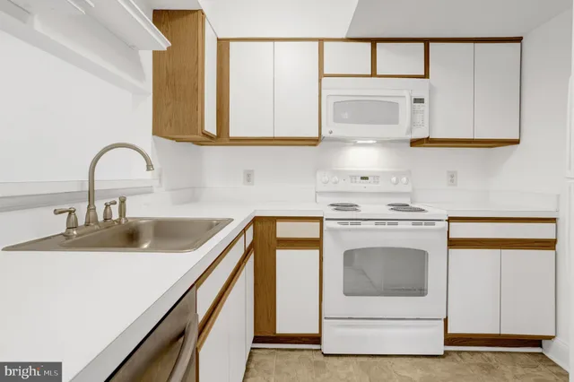 $2,100 | 6917 B Mary Caroline Circle, Alexandria, VA 22310