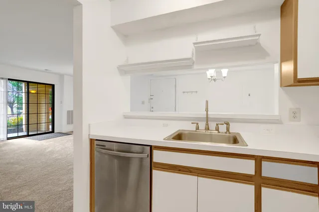 $2,100 | 6917 B Mary Caroline Circle, Alexandria, VA 22310