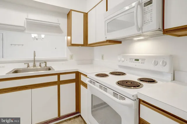 $2,100 | 6917 B Mary Caroline Circle, Alexandria, VA 22310