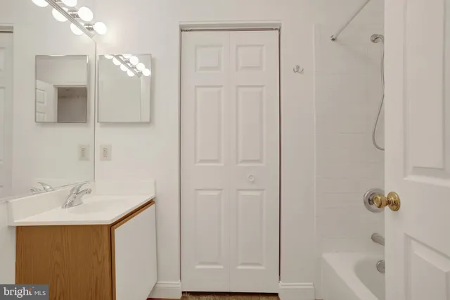 $2,100 | 6917 B Mary Caroline Circle, Alexandria, VA 22310