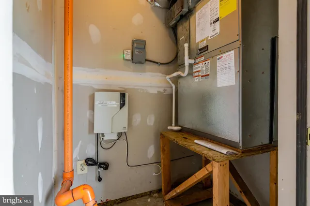 $2,100 | 6917 B Mary Caroline Circle, Alexandria, VA 22310