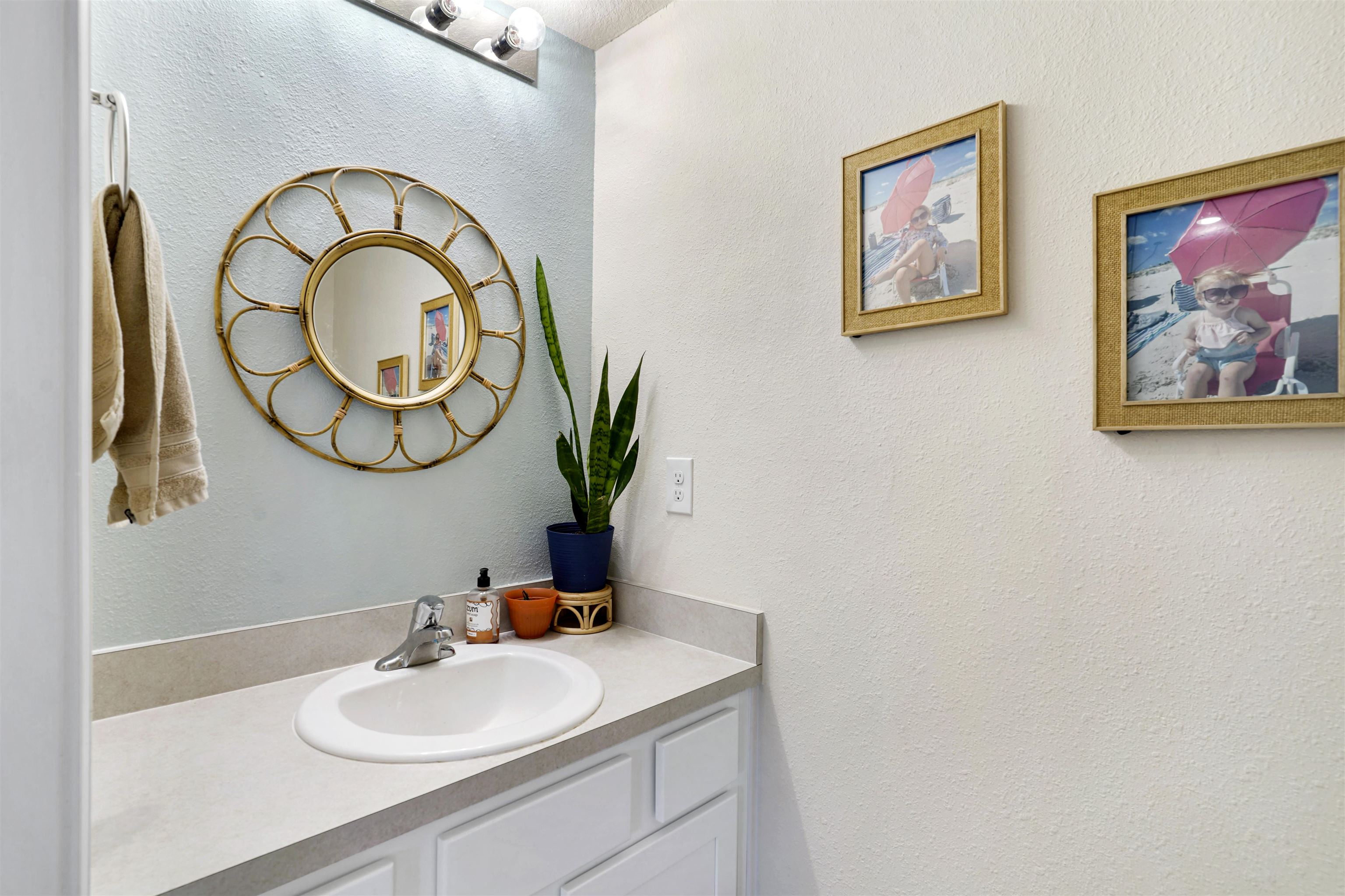 135 Pomona Way St. Augustine, FL 32095 - Photo 25 of 33 a bathroom with a sink and a mirror