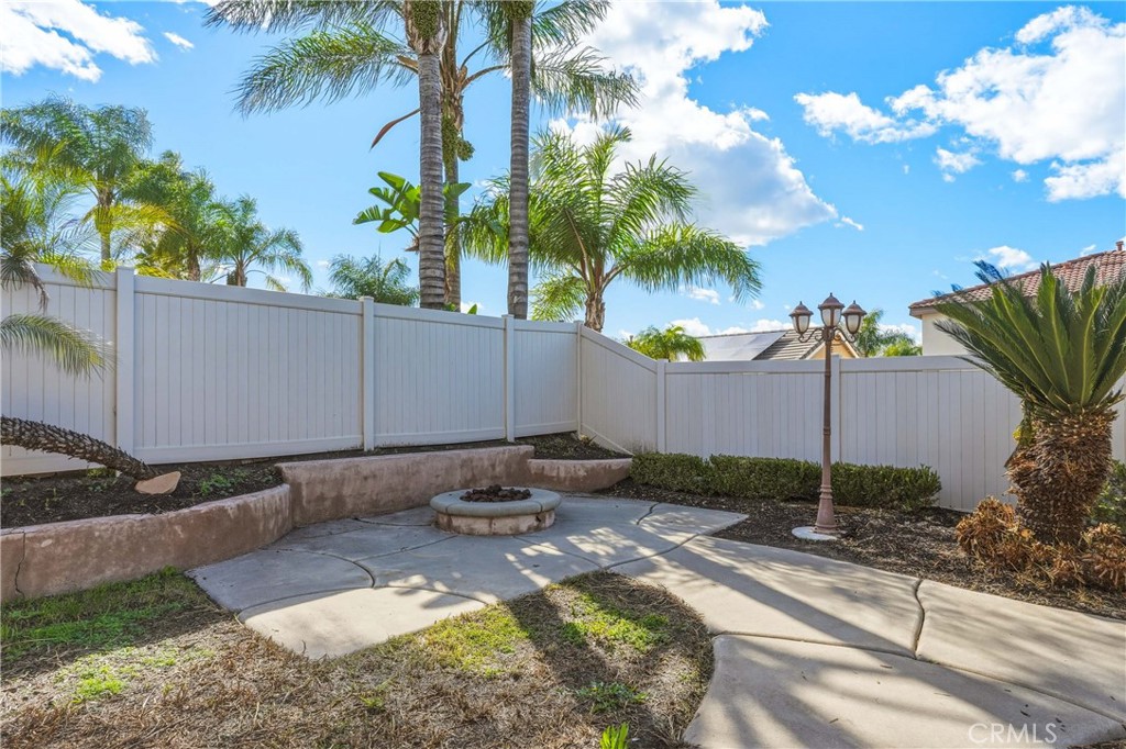 17891 Robusta Drive Riverside, CA 92503 - Photo 5 of 58