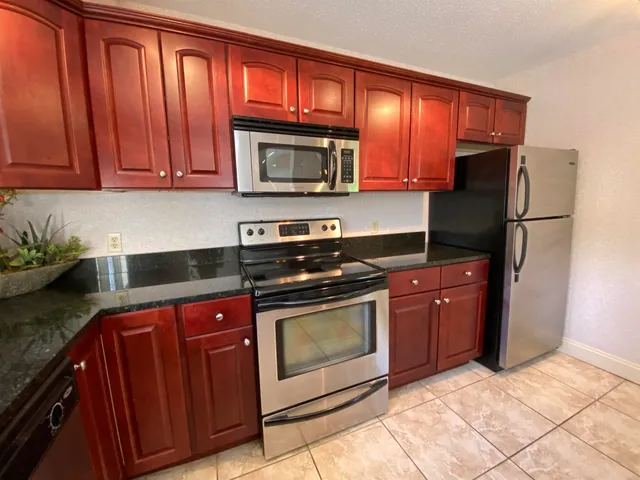 $1,875 | 133 Eastern Avenue, Unit 304, Manchester, NH 03104