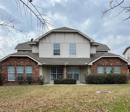 $1,950 | 611 Oriole Boulevard, Unit 2301, Duncanville, TX 75116