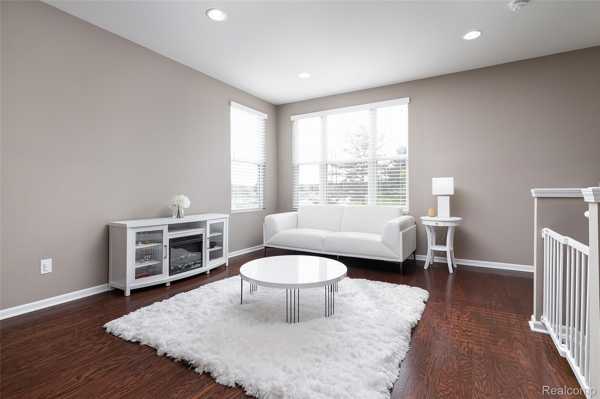 979 Barclay Circle, Unit 58 Rochester, MI 48307 - Photo 4 of 30 4.jpg