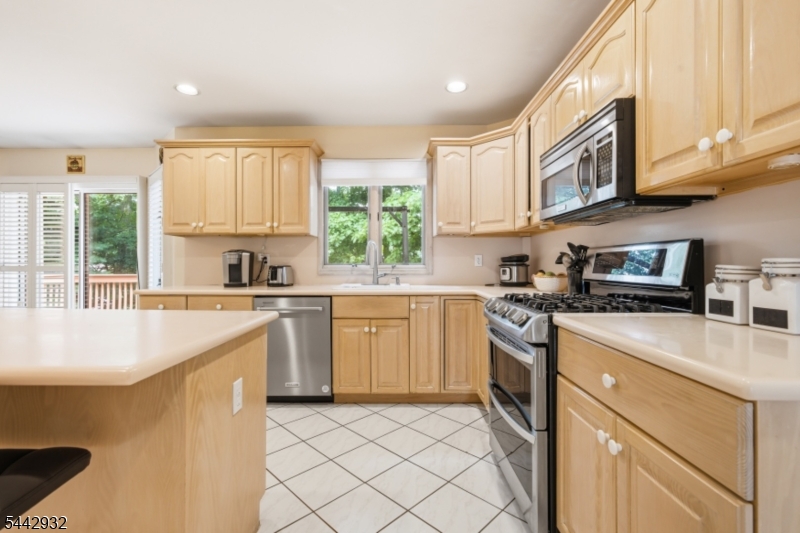 37 Continental Road Morris Plains, NJ 07950 - Photo 11 of 42