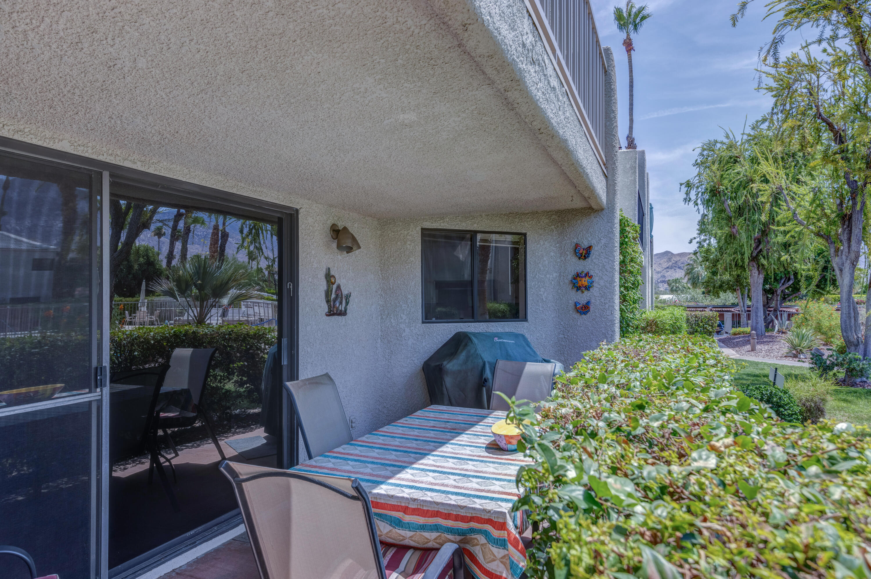 3155 Ramon Road, Unit 503 Palm Springs, CA 92264 - Photo 17 of 21 a room with furniture and a potted plant
