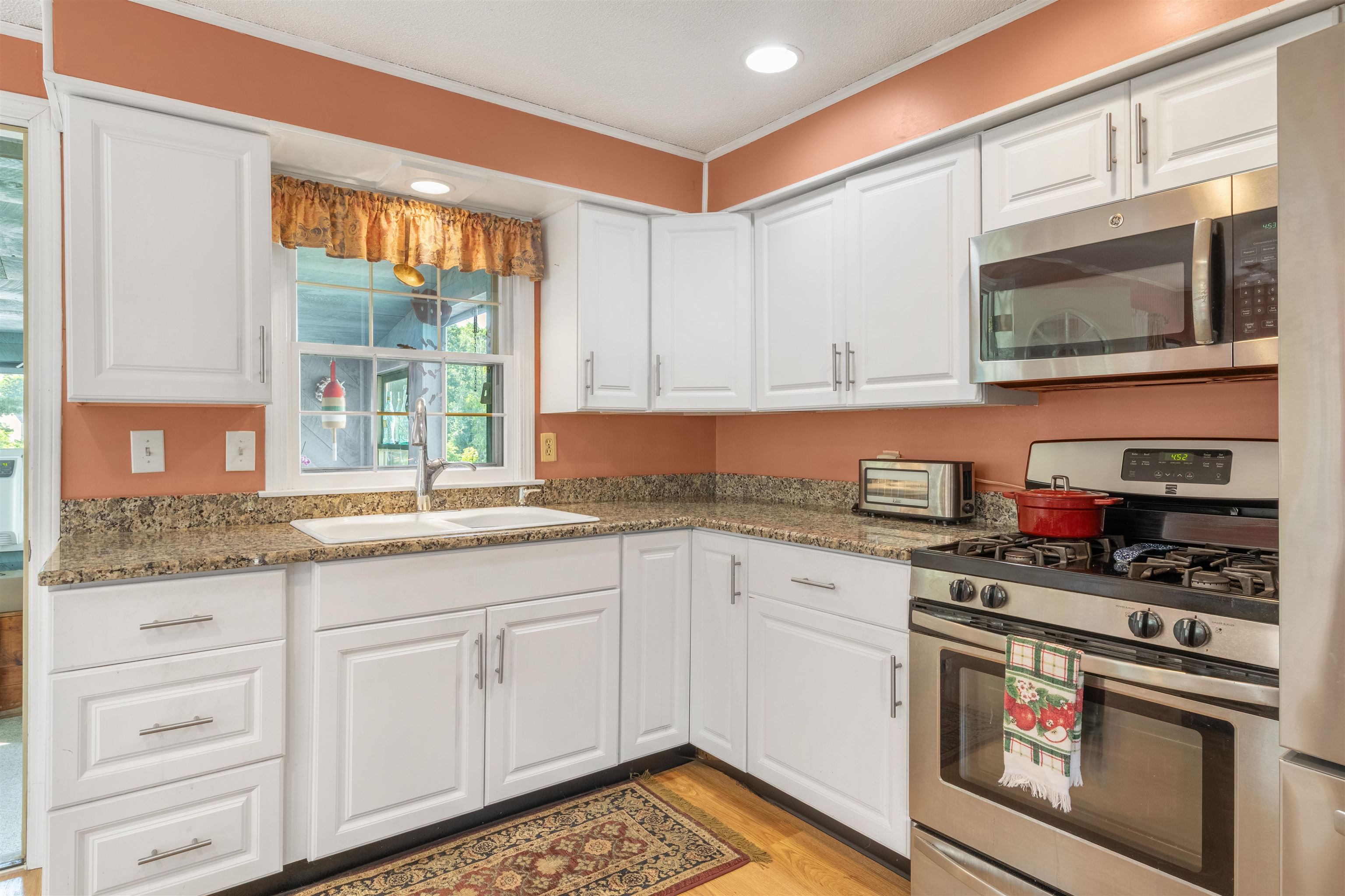 77 Knox Marsh Road Dover, NH 03820 - Photo 4 of 46