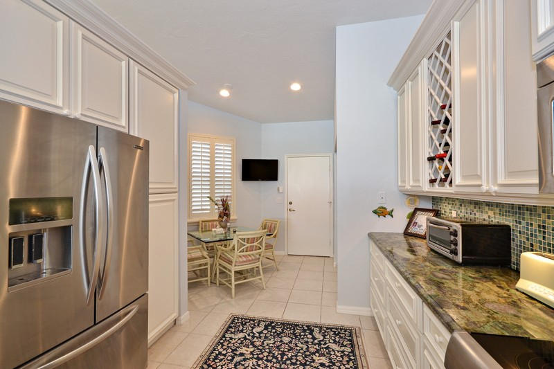 6198 Heliconia Road Delray Beach, FL 33484 - Photo 2 of 10 Kitchen