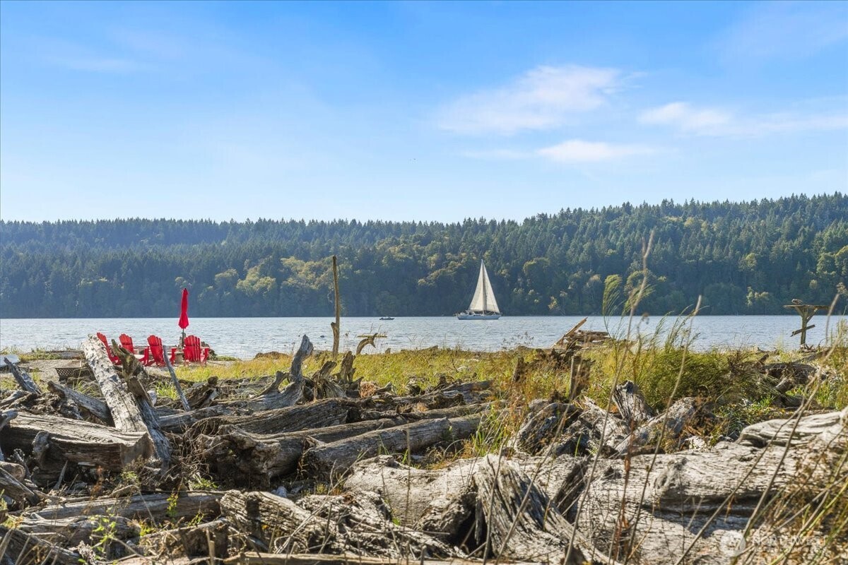 27730 Manzanita Beach Road Southwest Vashon, WA 98070 - Photo 2 of 22 Gallery Image 2
