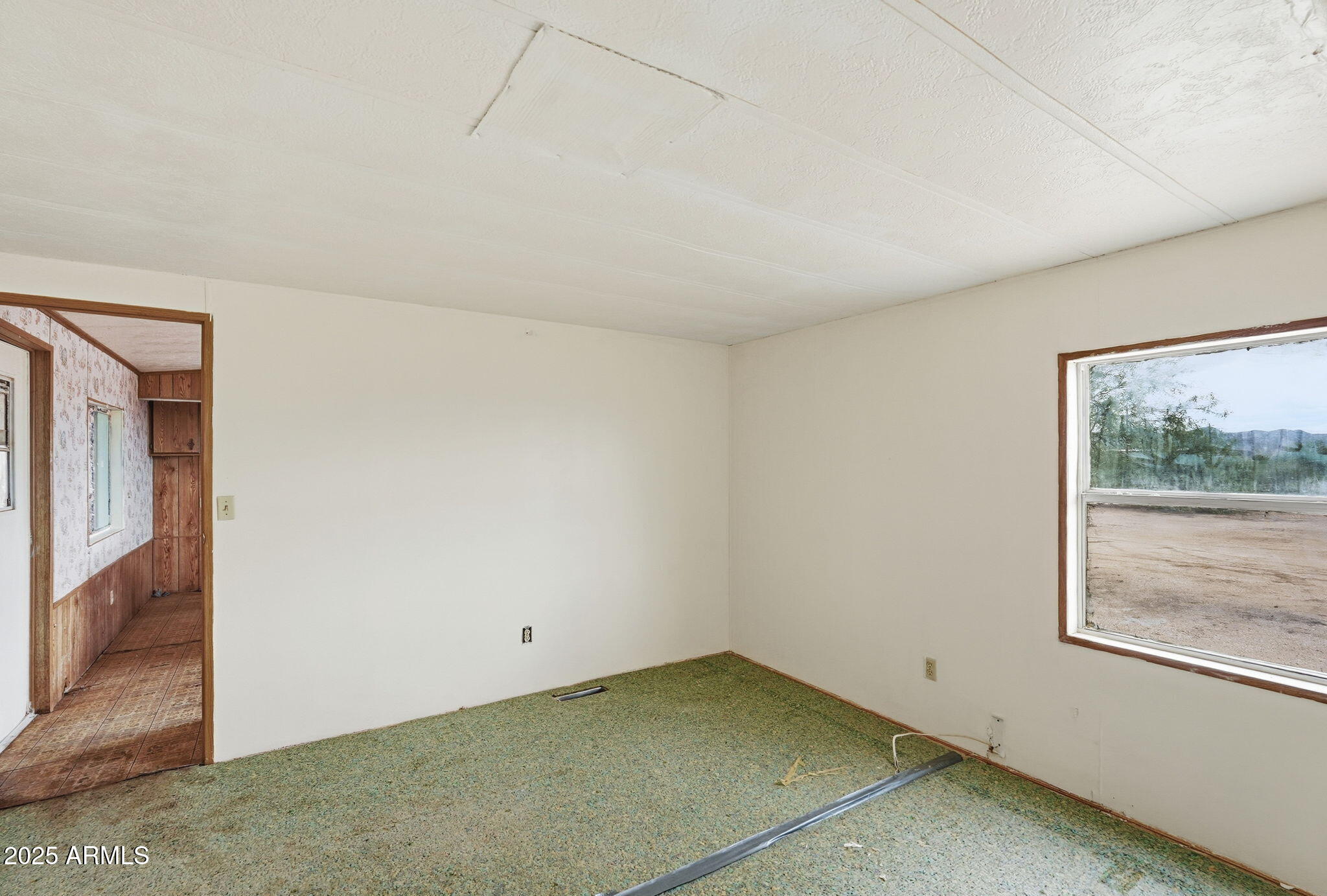9156 South Thornton Road Casa Grande, AZ 85193 - Photo 12 of 24 a room that has a window in it