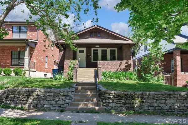 $324,000 | 1024 Yale Avenue, Richmond Heights, MO 63117