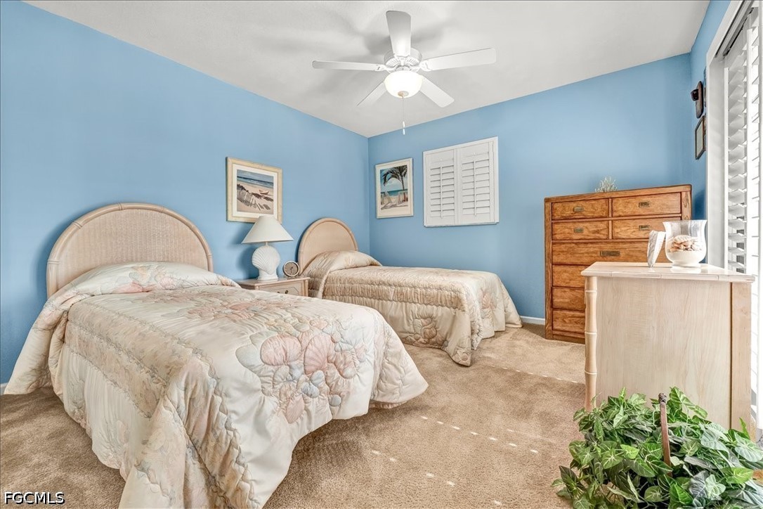 707 Hoover Dike Road, Unit 904 Clewiston, FL 33440 - Photo 35 of 41 a bedroom with two beds and a potted plant