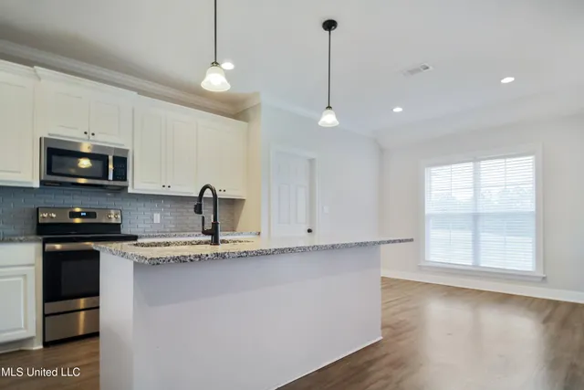 $335,000 | 27 Sky Vw Drive, Purvis, MS 39475