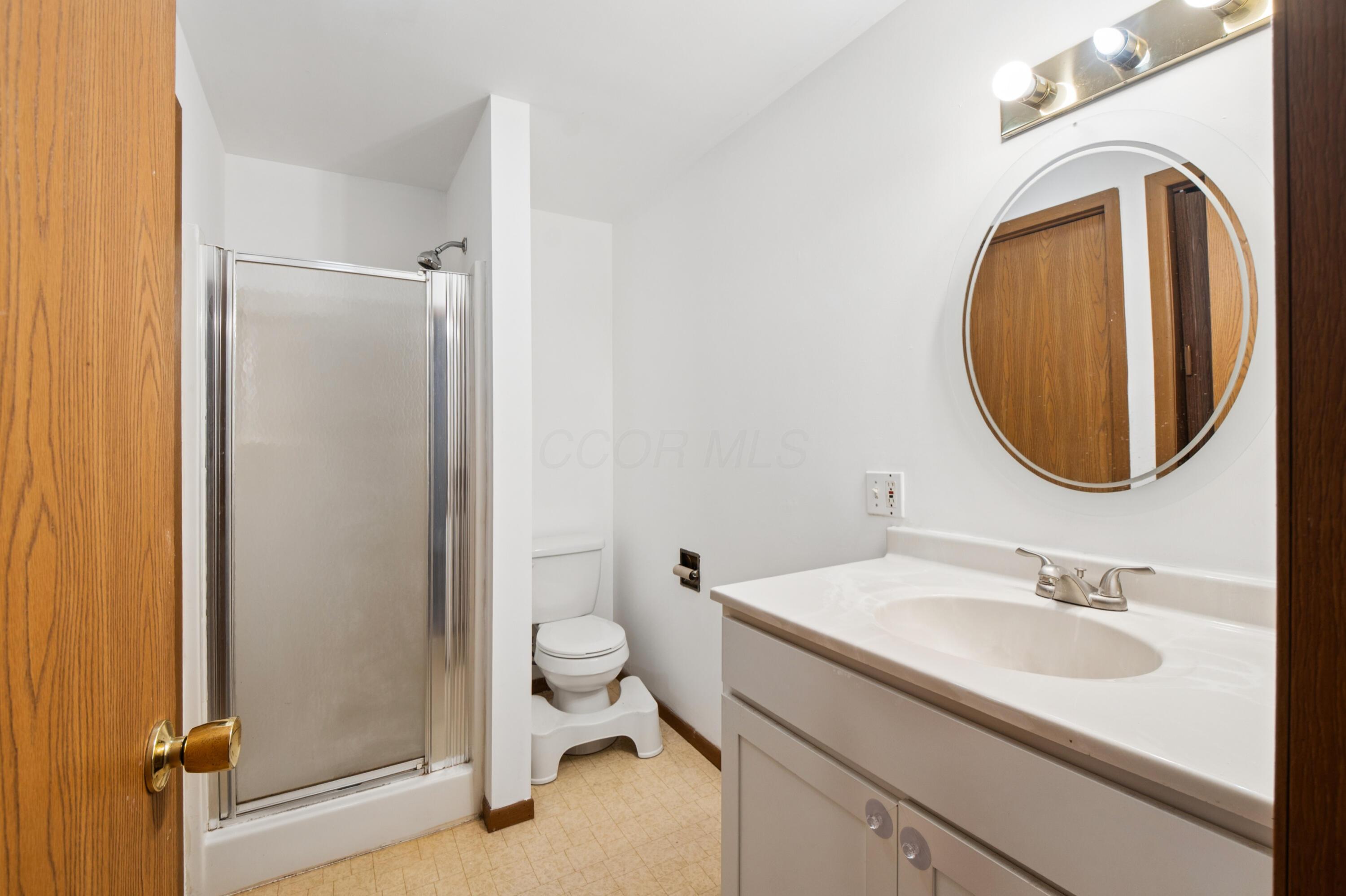 2802 Wildwood Road Columbus, OH 43231 - Photo 23 of 35 Full Bath