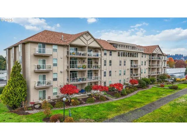 $299,900 | 1548 River Road, Unit 302, Longview, WA 98632