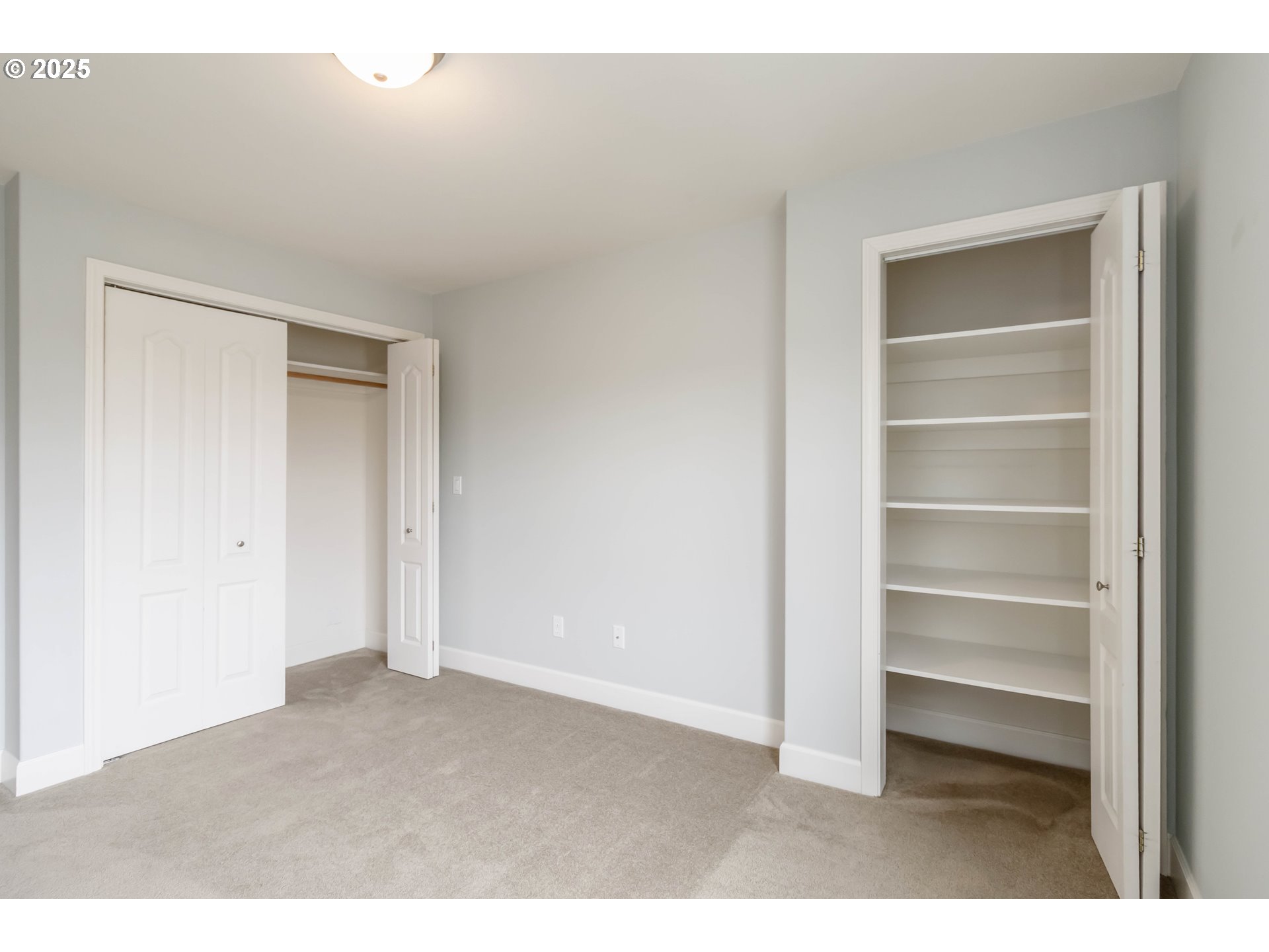 1548 River Road, Unit 302 Longview, WA 98632 - Photo 15 of 42 a room with closet