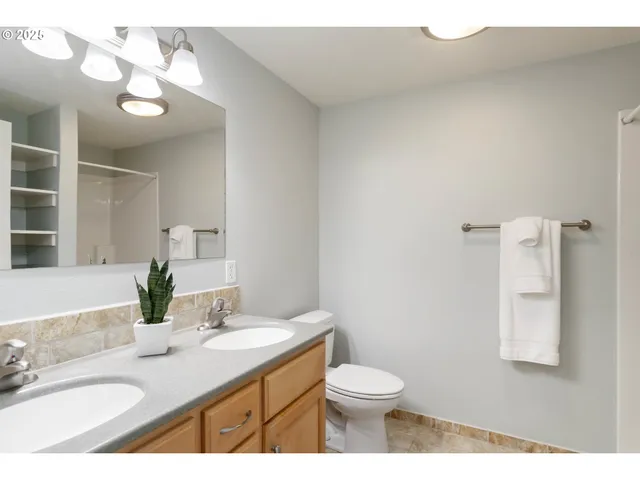 $299,900 | 1548 River Road, Unit 302, Longview, WA 98632