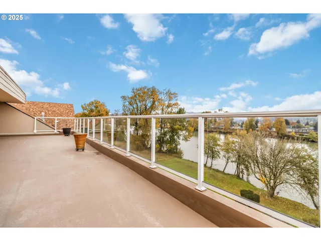 $299,900 | 1548 River Road, Unit 302, Longview, WA 98632