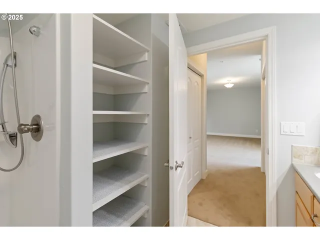 $299,900 | 1548 River Road, Unit 302, Longview, WA 98632