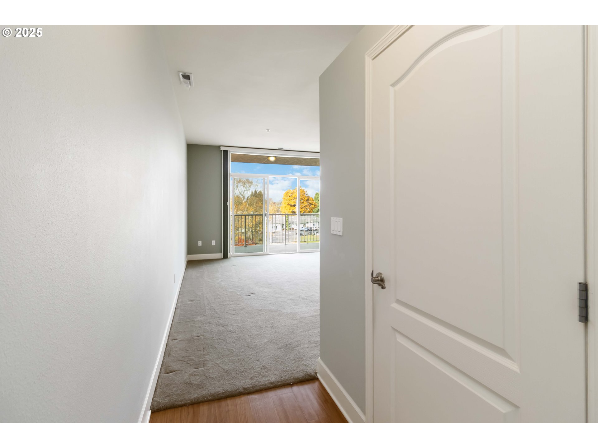 1548 River Road, Unit 302 Longview, WA 98632 - Photo 23 of 42 close view of an empty room