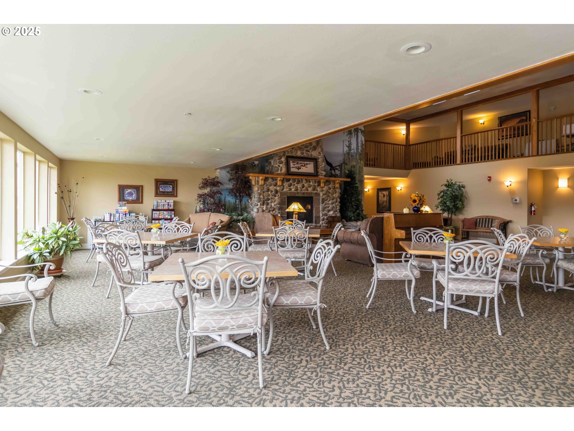1548 River Road, Unit 302 Longview, WA 98632 - Photo 28 of 42 a dining room with lots of tables and chairs