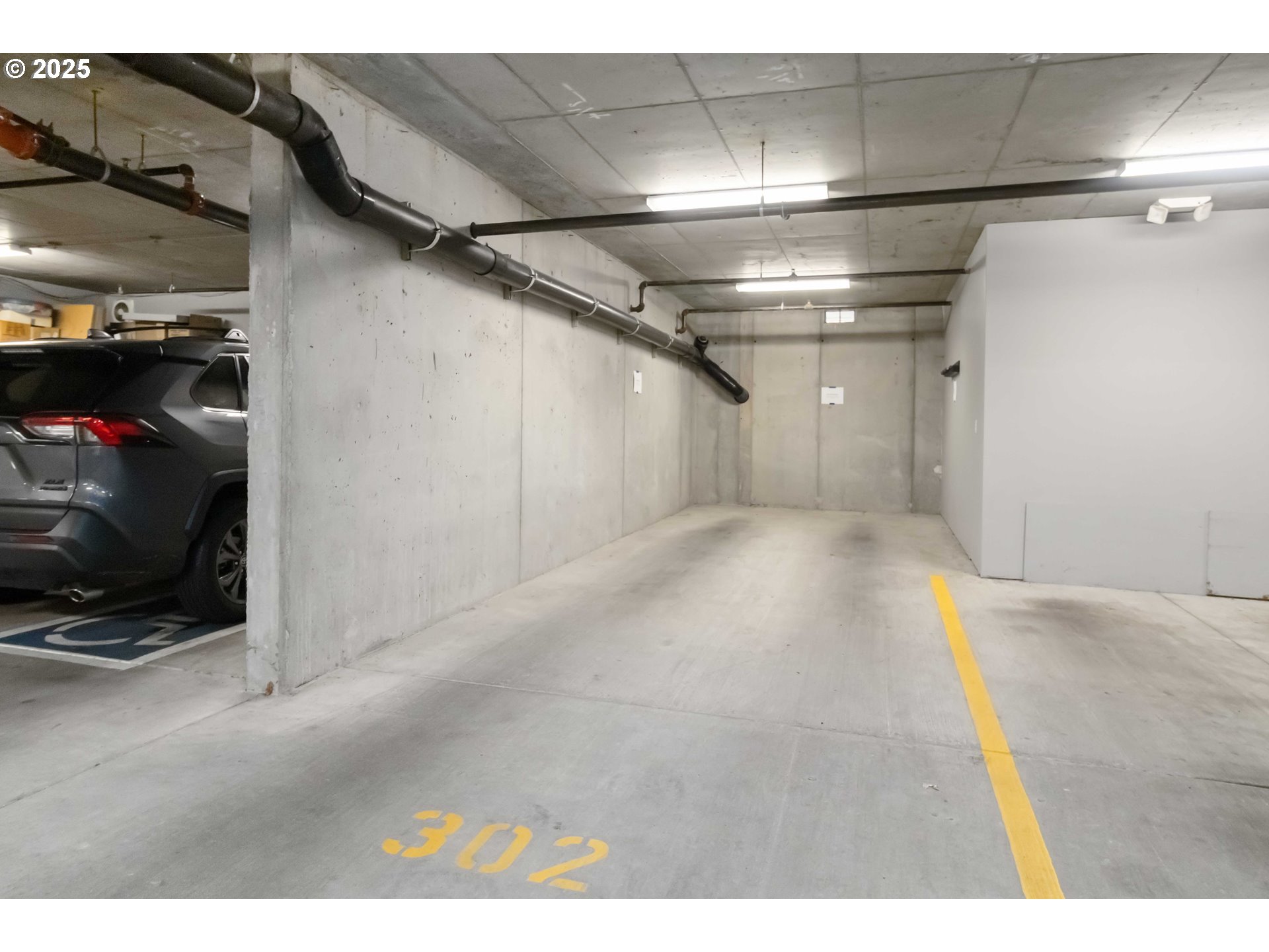 1548 River Road, Unit 302 Longview, WA 98632 - Photo 33 of 42 a view of a garage