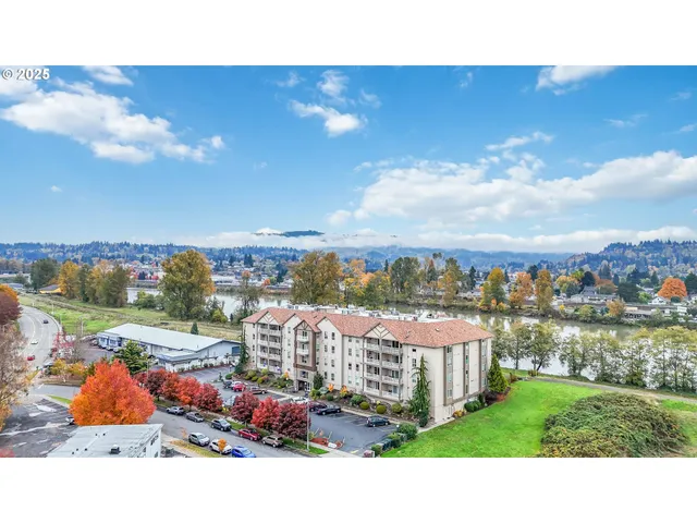 $299,900 | 1548 River Road, Unit 302, Longview, WA 98632