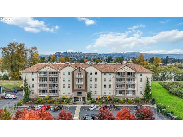 $299,900 | 1548 River Road, Unit 302, Longview, WA 98632