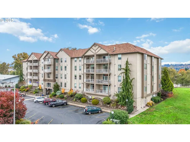 $299,900 | 1548 River Road, Unit 302, Longview, WA 98632