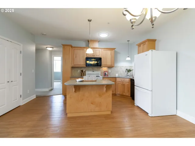 $299,900 | 1548 River Road, Unit 302, Longview, WA 98632