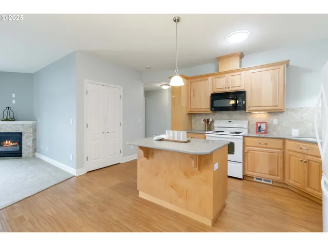 $299,900 | 1548 River Road, Unit 302, Longview, WA 98632
