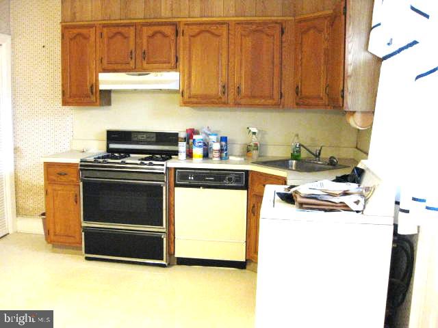 618 Post Road Marcus Hook, PA 19061 - Photo 5 of 14 Eat in Kitchen