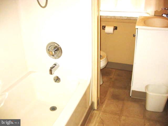 618 Post Road Marcus Hook, PA 19061 - Photo 8 of 14 Full Hall Bath