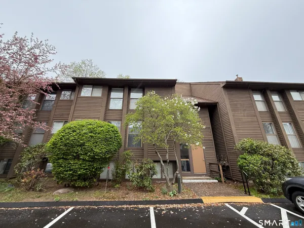 $215,000 | 900 Mix Avenue, Unit 68, Hamden, CT 06514