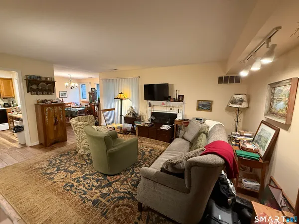 $215,000 | 900 Mix Avenue, Unit 68, Hamden, CT 06514