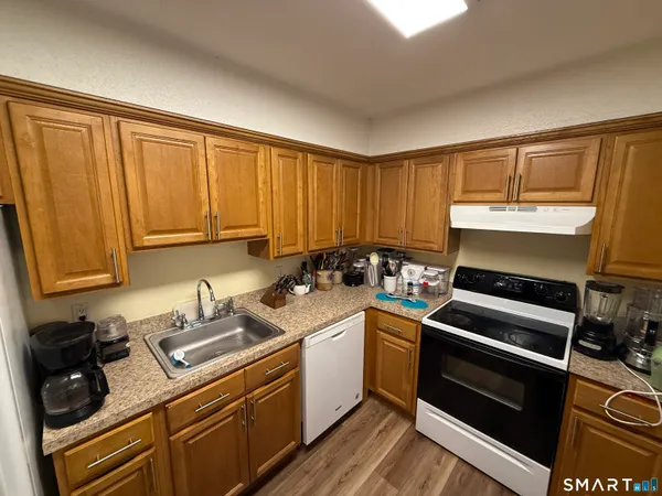 $215,000 | 900 Mix Avenue, Unit 68, Hamden, CT 06514