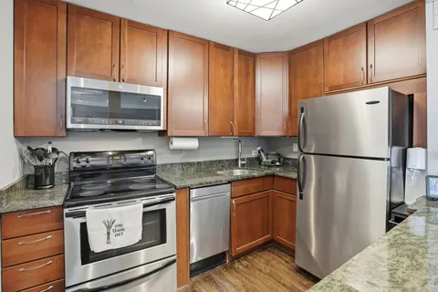 $325,000 | 1455 North Sandburg Terrace, Unit 504, Chicago, IL 60610