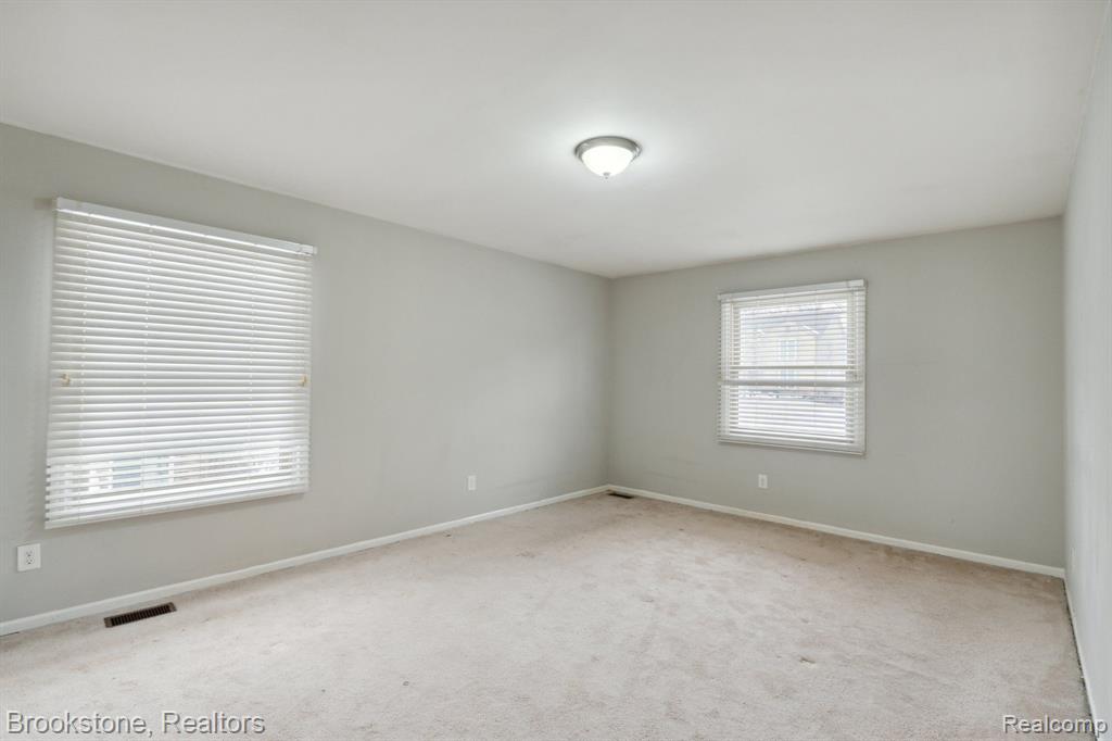 36875 Chesapeake Road Farmington Hills, MI 48335 - Photo 27 of 41