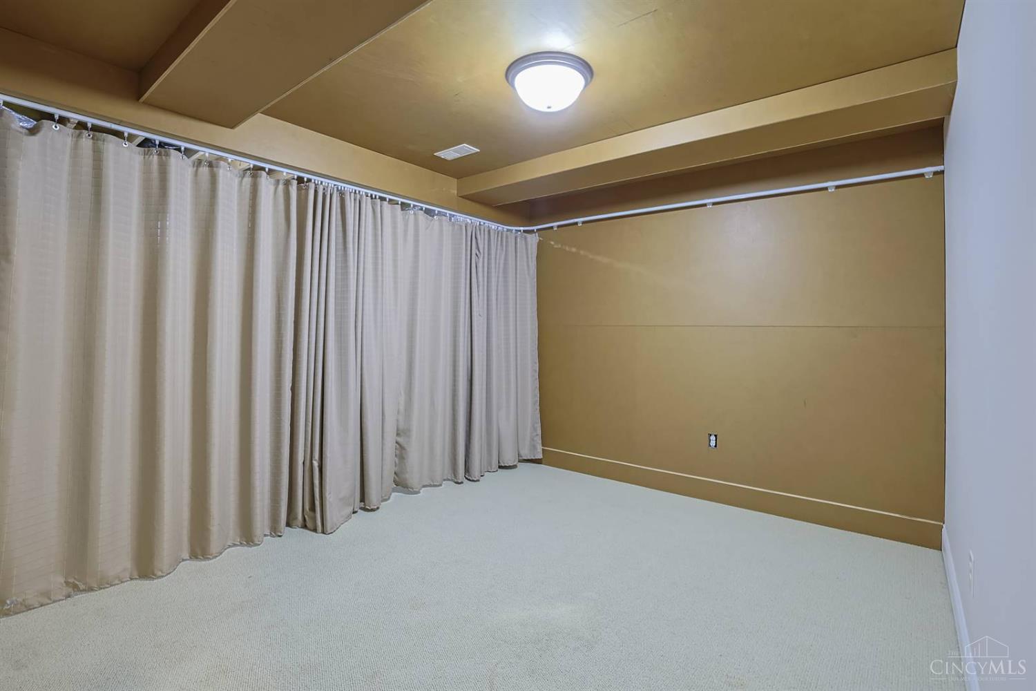 8731 Kenwood Road Cincinnati, OH 45242 - Photo 47 of 73