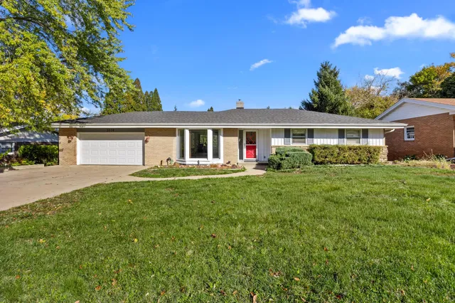 $275,000 | 2516 Highcrest Road, Rockford, IL 61107