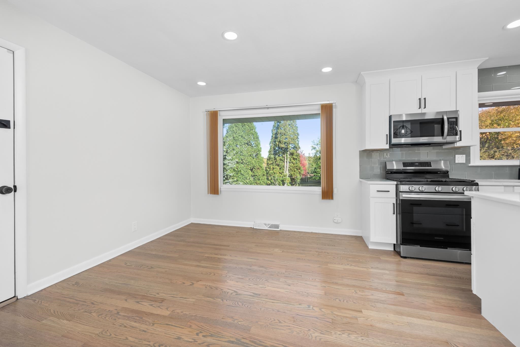 2516 Highcrest Road Rockford, IL 61107 - Photo 6 of 34