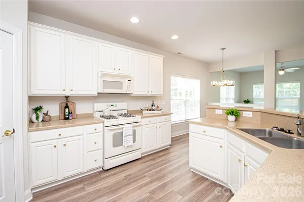 $679,900 | 1325 Linden Glen Drive, Matthews, NC 28104